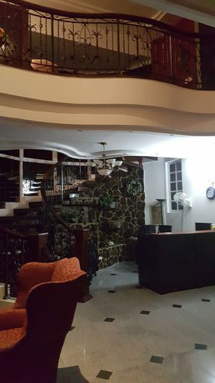 Der Eingangsbereich mit der Rezeption...