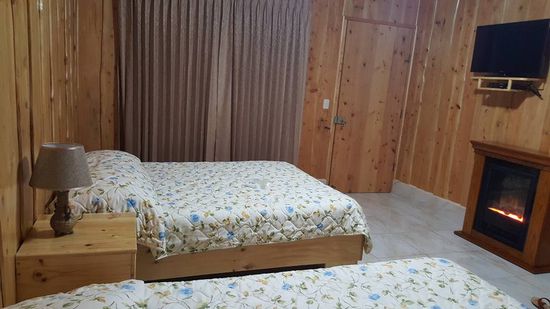 Wir machen den Kamin an--da wird es schön warm im Zimmer...