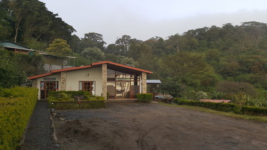 Eine Zahnklinik---nein--keine Angst, uns geht es gut!!Die liegt nur so schön  und deshalb war sie ein Foto wert..