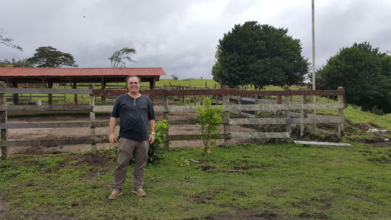 Bei Tilaran kehren wir ein um hier ein Steak zu essen. Die Rinder stehen auf der Weide und das Fleisch schmeckt entsprechend gut. Nur die versprochenen 400g des T-Bone waren maximal 200g--also nicht zu empfehlen...