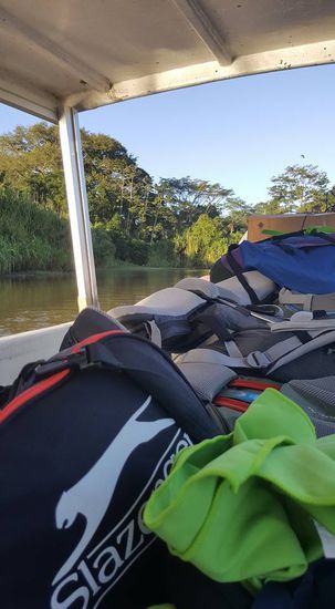 Viel Gepäck auf dem Boot