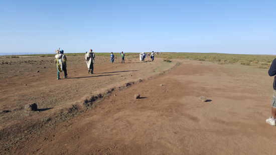 Schwer bepackt eilen alle an uns vorbei...wir schleichen hinterher...