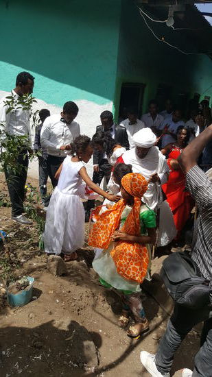 Geschafft!! Sie kommt raus...