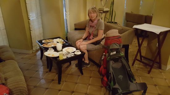 5* Hotel in Äthiopien....wir bekommen separates Frühstück schon um 6 Uhr