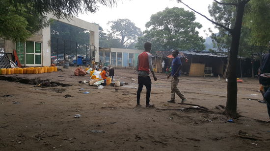 Der Eingang--bzw Ausgang des Marktes...