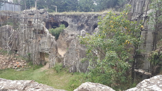 Die Reste der Kirche. Sie wurde im Jahr 320 nach Chr erbaut und 1938 von den Italiener zerstört. Die Italiener haben einst versucht Äthiopien zu kolonialisieren - ohne Erfolg.