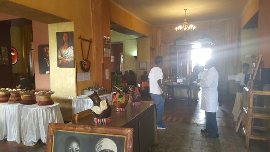 Es ist ein sehr preiswertes Hotel--gerade gibt es Buffet für 106 Birr (ca 4,20 Euro)