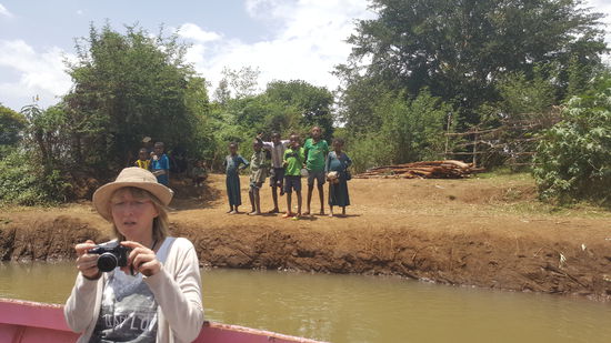 Vor der Gruppe Kinder da hinten mussten wir flüchten, sie waren schon sehr zudringlich.