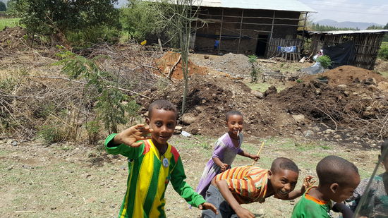 Erst kommen sie neugierig an und als ich sie fotografieren will, laufen sie weg..