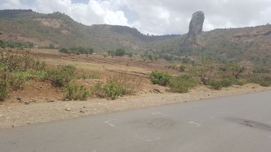 Wir fahren am Geierfelsen vorbei...