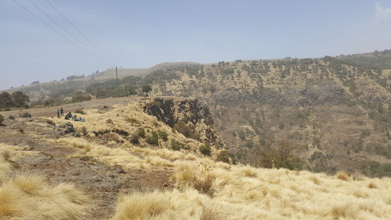 Und dann geht es bergauf, bergab mit immer neuen Aussichten. Leider ist die Sicht nicht besonders gut.