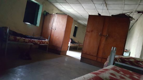 Endlich angekommen, sind wir ziemlich kaputt. Ines hat Kopfschmerzen, die Höhenkrankheit ist es hoffentlich nicht. Erstmal ausruhen und entspannen.