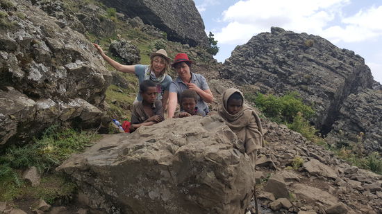 Oh mein Gott was haben diese Kinder für rauhe und kaputte Hände...