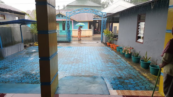 Kurzer Plausch mit der Freundin die grade vorbeispaziert