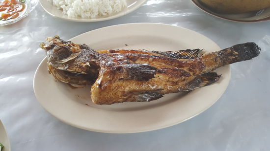 ...und einen Fisch...glaube das ist irgendein Barsch...und der war RICHTIG lecker!