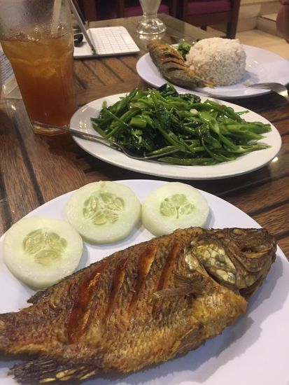 Dasselbe mit Tilapia, der etwas fleischiger ist: 2,30 Euro