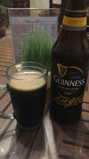 Bier ist teuer, einhalber Liter Bintang kostet 2,50 Euro-dieses Guinness 
3 Euro