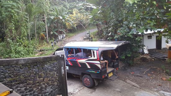 Mit lautem Getöse düsen sie los (hier geht nix leise vonstatten)