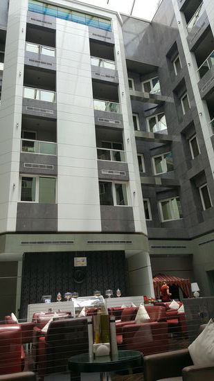 Im klimatisierten Innenhof ist es viiiel besser...