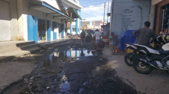 Wieder werden wir hier wie Außerirdische begafft...