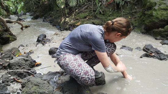 Eigentlich sollten die trocken sein. Das Wasser ist eine graue Aschebrühe...