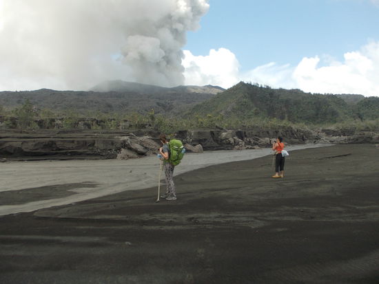 Immer wieder der Blick zurück, wenn wir eine Detonation hören...