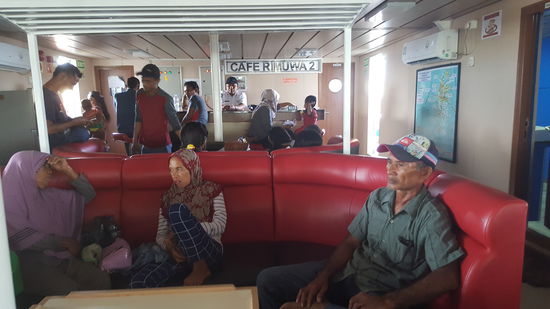 Die Cafeteria ist nur Tarnung--da gibt es nix..