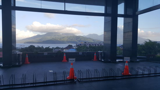 ....vom Hoteleingang...