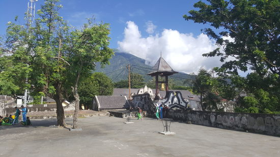 Hinten ist der Gamalama....immer im Dunst...