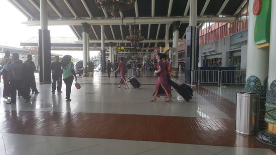 ...sogar die Schuhe passen haben dasselbe Muster wie das  Kleid!!