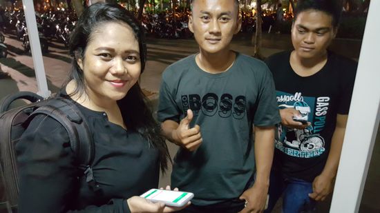 Die Jungs helfen uns...