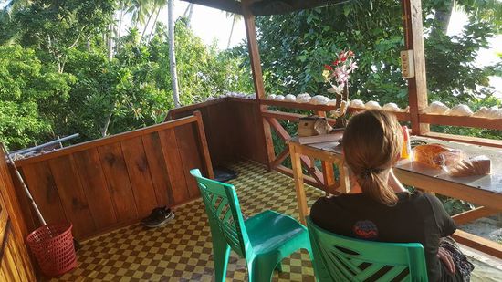 Kurzer Snack nach dem tauchen und dann gehts los mit Motorbike Richtung Langgur