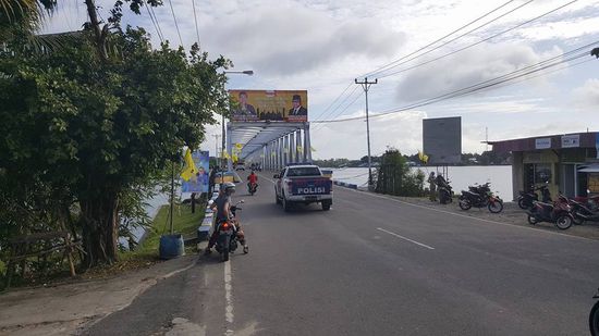 Über die Brücke geht es nach Toual-bzw nach Langgur