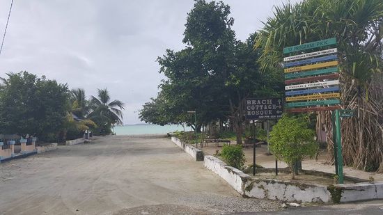 Zurück gehen wir die Straße..durch den Ort "Ohoidertawun"