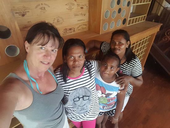 Dann wollten sie noch Selfies im Hotel, in der Bar