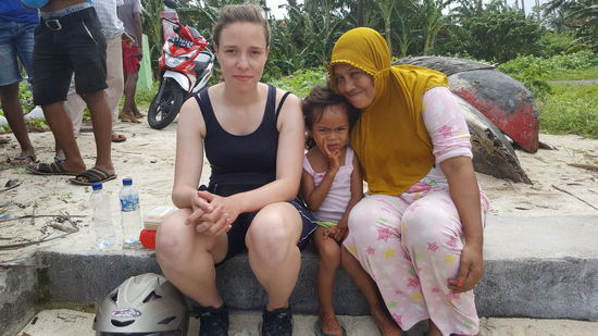 Ich glaube, sie hat auch noch ihr Schlafdress an, oder???