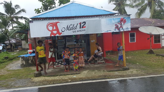 Hier nehmen wir einen Kaffee ein, solange es regnet.