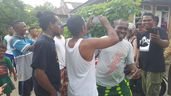 Es werden immer mehr...da in der Mitte ist kein Star...