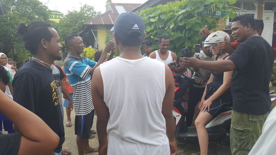 ..nein..es ist Thalia...heißbegehrt...unglaublich, dieser Menschenpulk!