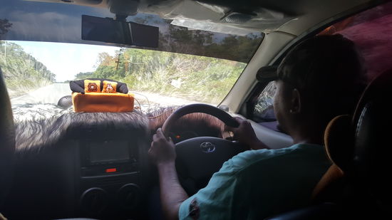 Der typische Plüsch in indonesischen Autos...