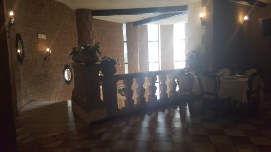 Hier sind wir im ersten Stock des Schloßhotels--wo sich das Restaurant befindet