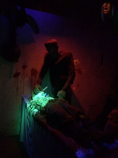 Dr. Frankenstein operiert...