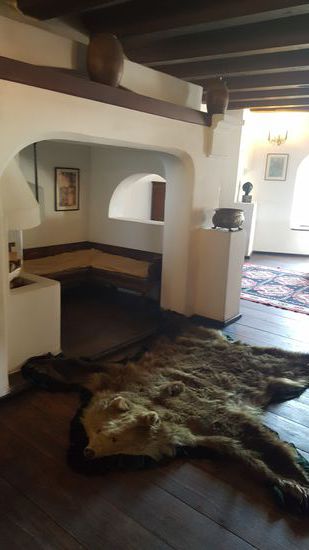 Wir laufen durchs ganze Schloß, aber wie wir schon gelesen haben, finden auch wir es nicht so toll