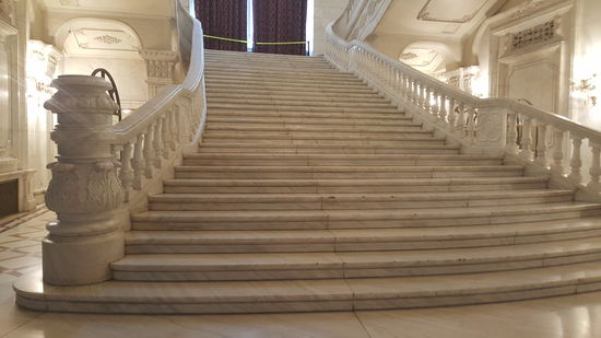 Diese Treppe mußte 7x abgerissen und wieder aufgebaut werden, weil sie dem Herrscher nicht gefiel...