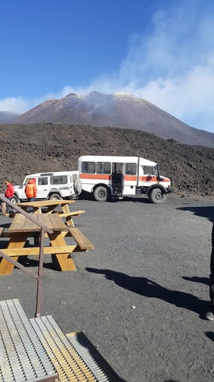 Diese Busse mit 4-Radantrieb bringen uns auf fast 3000m Höhe