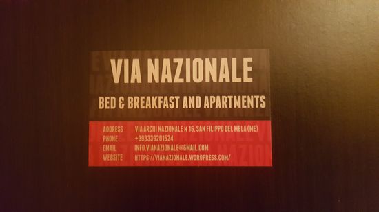 Die Unterkunft in "Milazzo" können wir empfehlen, Guiseppe fährt seine Gäste auch für 3 Euro p.P. Zum Hafen. Das ist okay...
Er bietet privates Parken für 6 Euro an, aber man kann überall kostenlos an der Straße parken.