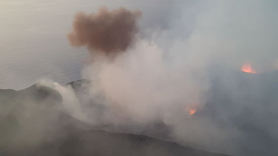 Hier stoppen wir für 1 Stunde und können in alle 3 Krater reinschauen..