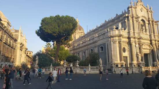 Wir sind überrascht von der schönen Stadt und den tollen Gebäuden..