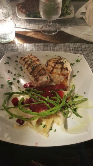 ...Thalia nimmt die gemischte Fischplatte...