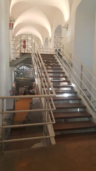 Auch hier unten sind fleißige Studenten am lernen...Thalia fühlt sich grad etwas unwohl...smile...